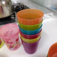 IKEAプラ食器、フタ付コップの画像