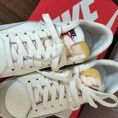 NIKE レディーススニーカー22.5の画像