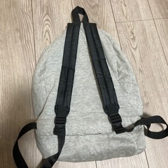 グレーリュックの画像