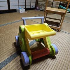子供用手押し車の画像