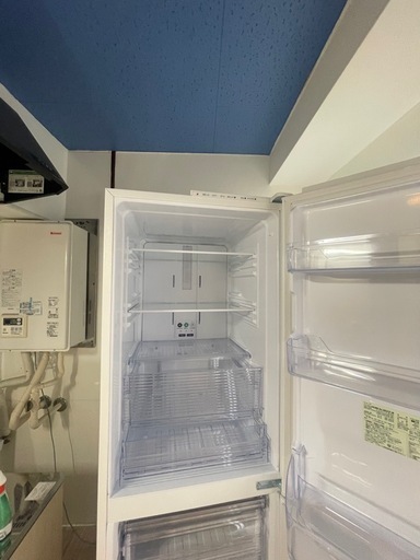 美品！シャープ SHARP 310L冷蔵庫　SJ-AK31F-W