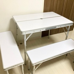 テーブル、椅子、パラソルのセット・アウトドア、キャンプ、BBQなどにの画像