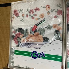 タオルケット4枚　未使用ですがかなり古いですの画像