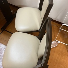 机と椅子の画像