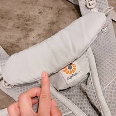 【美品】エルゴ　オムニブリーズ　パールグレー 　抱っこ紐　＋　ルカコ抱っこ紐収納カバー付きの画像