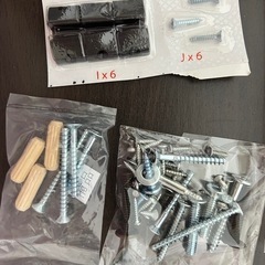 いろんな家具のいろんな備品　ドライバー　レンチ　ネジ　工具　パーツ　DIYの画像