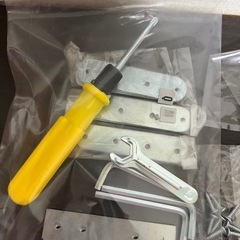いろんな家具のいろんな備品　ドライバー　レンチ　ネジ　工具　パーツ　DIYの画像