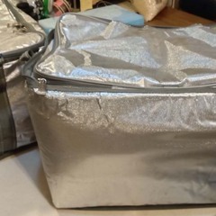 保冷バッグ２個と保冷剤　差し上げますの画像