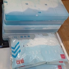 保冷バッグ２個と保冷剤　差し上げますの画像