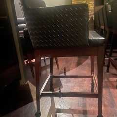 黒 合成皮革 バースツールの画像