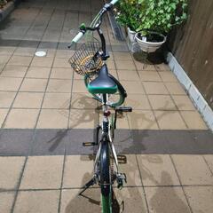 緑の自転車の画像