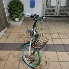 緑の自転車の画像
