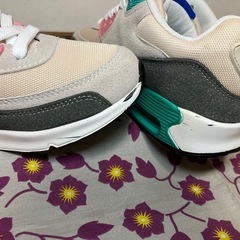 ☆Moz スニーカー　未使用　ベージュ☆　の画像