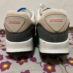 ☆Moz スニーカー　未使用　ベージュ☆　の画像
