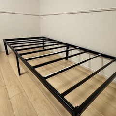 【未使用に近い】鉄製ベッドフレーム（シングルサイズ）の画像