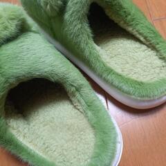 未使用品☆☆ワニ？ぬくぬくスリッパの画像