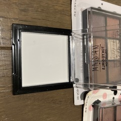 アイシャドウ＆フェースパウダーの画像