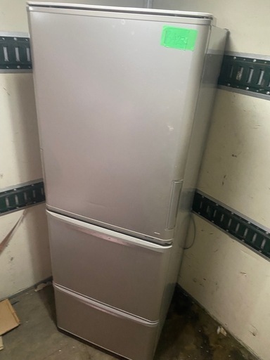 NO B423?福岡市内配送設置無料✨?シャープ SHARP 冷蔵庫 （350L・どっちもドア） シルバー系 SJ-WA35X-S