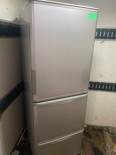 NO B423?福岡市内配送設置無料✨?シャープ SHARP 冷蔵庫 （350L・どっちもドア） シルバー系 SJ-WA35X-S