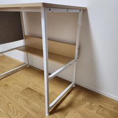 ラック付きデスクの画像
