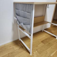 ラック付きデスクの画像