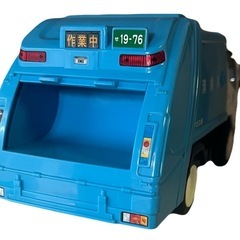 ゴミ収集車の画像