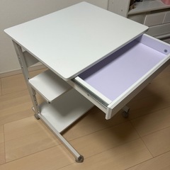 パソコンデスクの画像