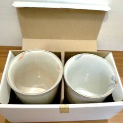 【未使用品】ペア湯飲み　コスモス柄　ピンクとブルー系　夫婦湯呑の画像