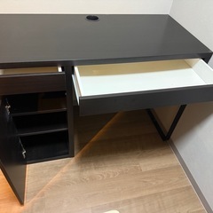 学習机、椅子の画像