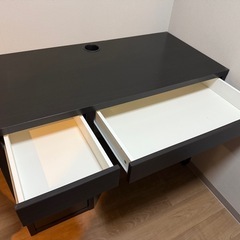 学習机、椅子の画像