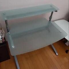 ガラスPCテーブルの画像
