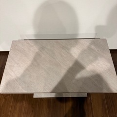 昇降テーブルの画像
