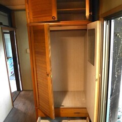 3段に分れる洋服箪笥をもらってくださいの画像