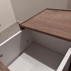 サイドテーブルの画像