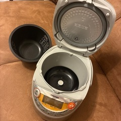 TOSHIBA 炊飯器 RC-6XDの画像