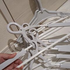 美品　ニトリ　ハンガー　変形　伸縮　ワイドハンガー　バスタオル　伸びないの画像
