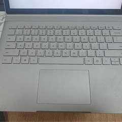 Microsoft Surface Book2シルバー 本体の画像