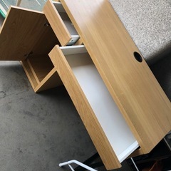 テーブル　パソコンデスクの画像