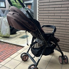 combi    
コンビ　　ベビーカー　　対面移動可能の画像