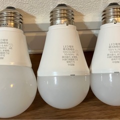 パナソニック製 LED電球 E26口金３つまとめての画像