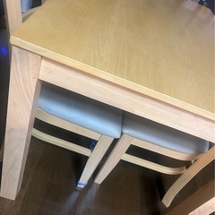 4人掛け食卓テーブルの画像