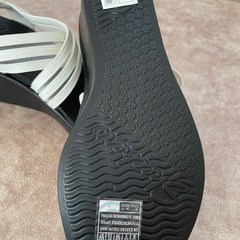 スケッチャーズ サンダル 新品の画像