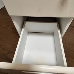 子供用学習机 鍵付きキャスター付属します【お話中】の画像