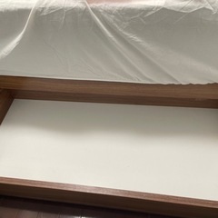 ダブルベッドフレームの画像