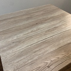 ダイニングテーブルの画像