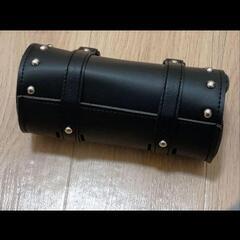 ブラック サドルバッグ ツールバッグ スタッズ付きの画像
