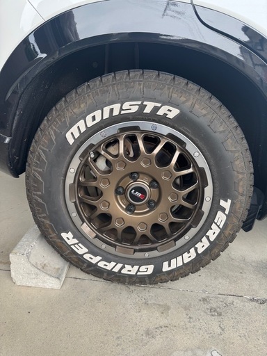 オールテレーンタイヤ、ホイール4本セット 215 70 16