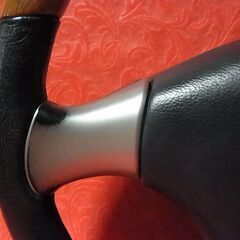 ダイハツ 純正モモ ウッドコンビハンドル 【USED】　仕上げベースなどに（まだ奇麗です）カッコよく仕上げて使ってくださいの画像