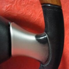 ダイハツ 純正モモ ウッドコンビハンドル 【USED】　仕上げベースなどに（まだ奇麗です）カッコよく仕上げて使ってくださいの画像