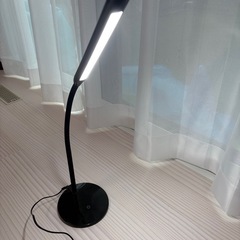 クネクネ卓上ライトの画像